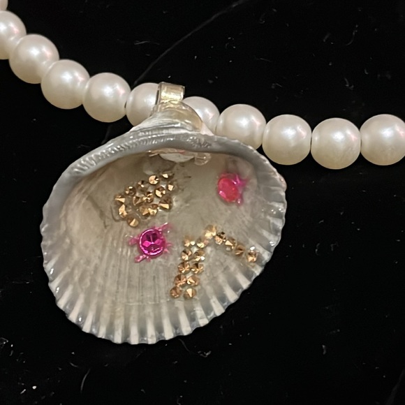 Stretchy Faux Pearls & Real Seashell One if a Kind Handmade Necklace - Picture 14 of 17